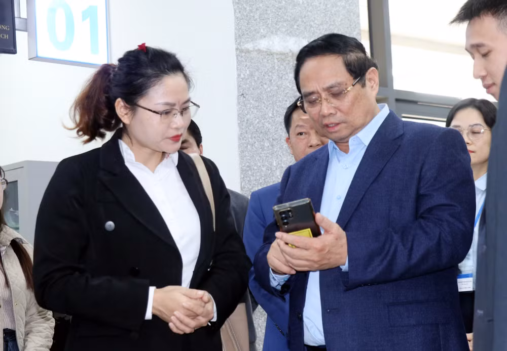 2-vna-potal-thu-tuong-chinh-phu-pham-minh-chinh-tham-trung-tam-phuc-vu-hanh-chinh-cong-tinh-quang-ninh-8554769.jpg
