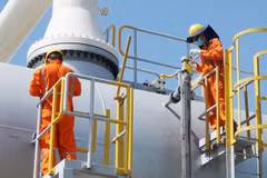 Рабочие Вьетнамской нефтегазовой группы (Petrovietnam) (Фото: www.hanoimoi.com.vn)