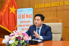 На мероприятии выступает директор Департамента информации и культуры COVA Динь Хоанг Линь. (Фото: ВИА) 