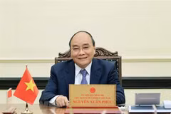 Президент Вьетнама Нгуен Суан Фук совершил телефонный разговор с президентом Индонезии Джоко Видодо. (Фото: Тхонг Нят/ВИА)