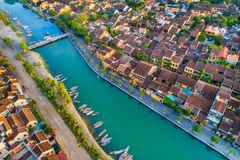 Вид на Хойан с высоты птичьего полета. (Фото: https://vietnamtourism.gov.vn/