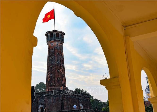 «Память Башни-Флагшток Ханоя» — новый культурно-исторический туристический продукт, призванный подчеркнуть символическую ценность Башни-Флагшток Ханоя в пространстве Императорской цитадели Тханглонг. (Фото: ВИА)