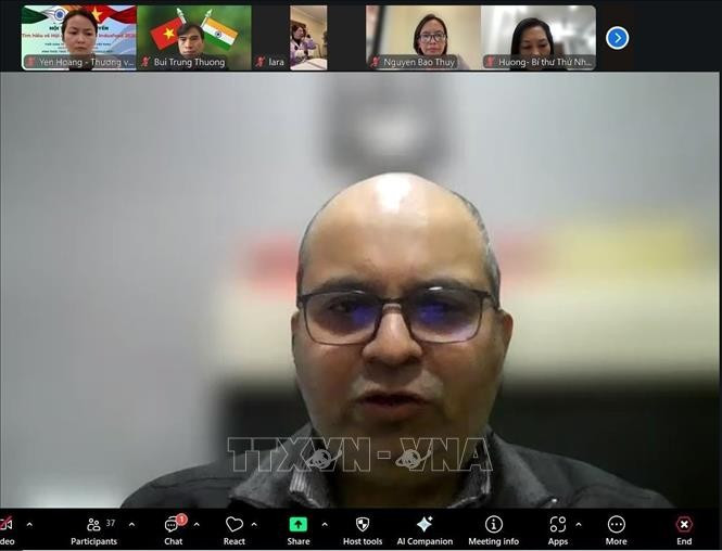 Сачин Кумар - заместитель руководителя комитета по содействию торговле и связям с государственными органами Совета по содействию торговле Индии, выступает на семинаре. (Фото: ВИА)