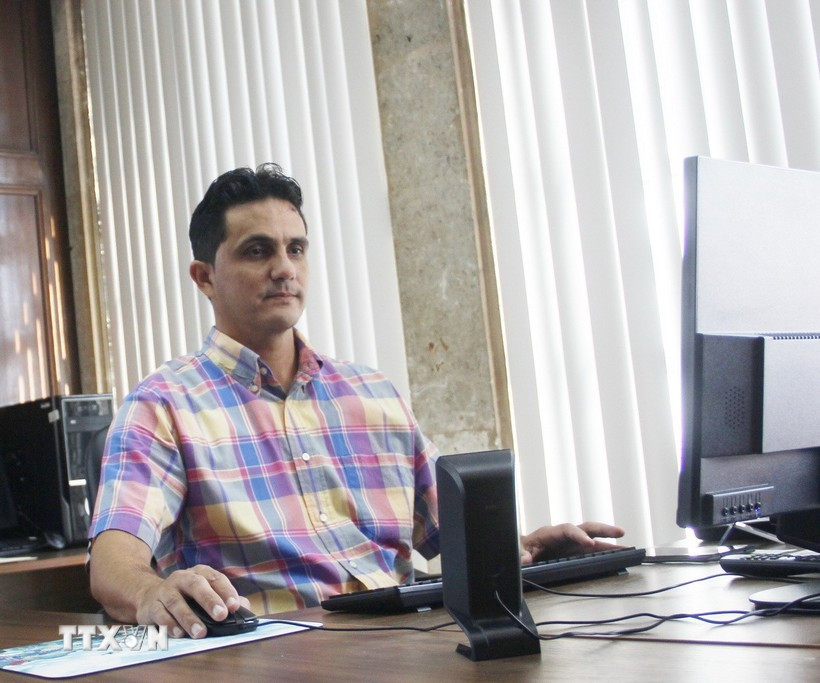 Журналист Дильберт Рейес Родригес, исполняющий обязанности главного редактора газеты «Гранма» - печатного органа Коммунистической партии Кубы. (Фото: ВИА)