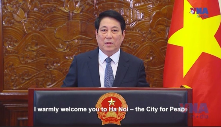 Председатель государства Лыонг Кыонг выступает с посланием по поводу церемонии открытия для подписания Конвенции ООН в Ханое. (Фото: ВИА)