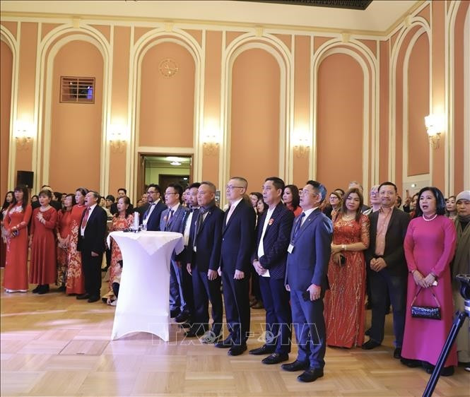 Делегаты присутство на праздновании Нового года по лунному календарю, организованном вьетнамской общиной в Германии, в здании Ратуши Берлина. (Фото: ВИА) 