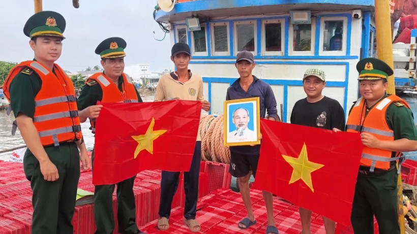 Борьба с ННН-промыслом - «стальной щит», защищающий прибрежные воды провинции Виньлонг. (Фото: ВИА)