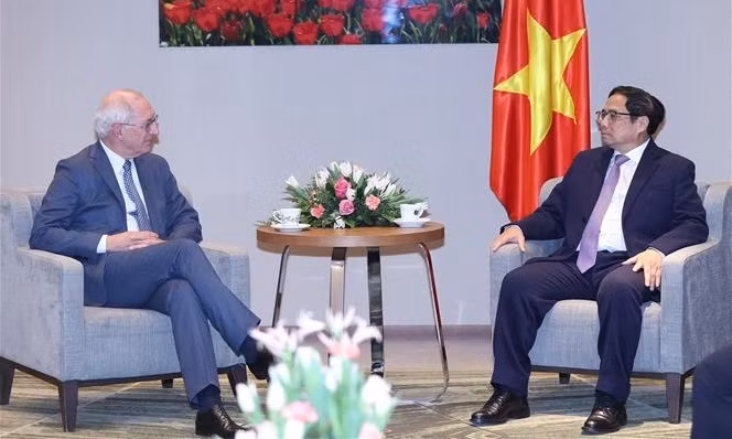 Премьер-министр Фам Минь Тьинь принял участие в бизнес-форуме Вьетнам-Нидерланды и принял голландские экономические группы ảnh 4
