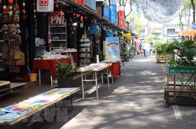 Книжная улица Хошимина: культурно-духовное пространство ảnh 1
