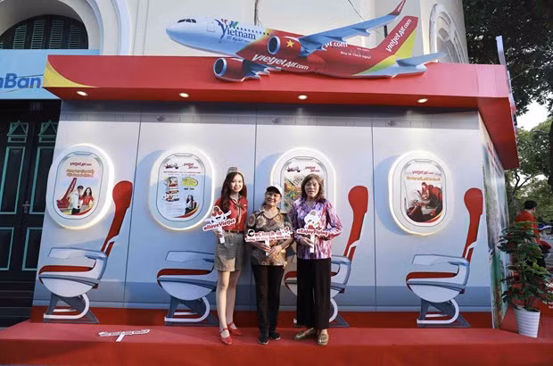 Vietjet объединяет усилия с Ханоем, чтобы стимулировать туризм ảnh 1