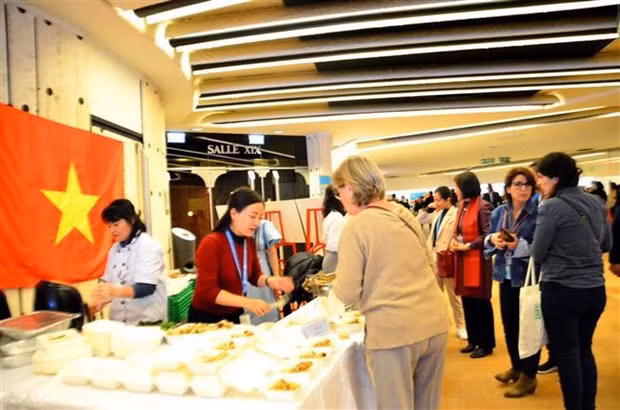 Вьетнам представляет изделия ручной работы и кухню на UN Bazaar 2022 ảnh 2