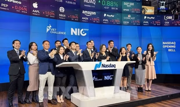 Постпред Вьетнама при ООН позвонил в колокол на фондовой бирже Nasdaq ảnh 1