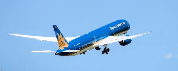 Самолет Боинг 787-10 Вьетнамских авиалиний приземлился в Нойбай ảnh 4