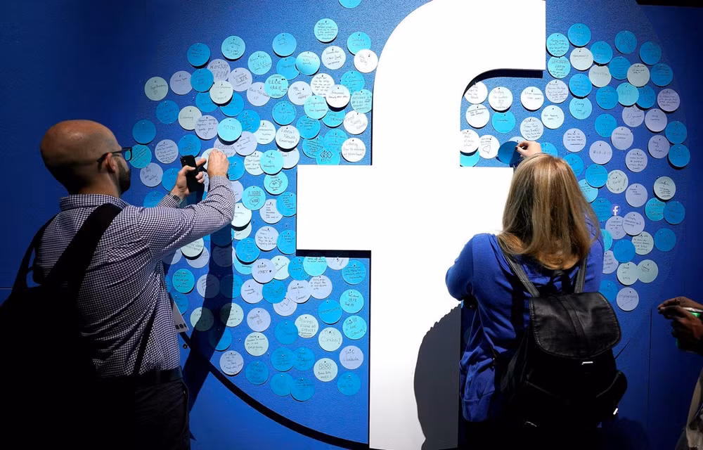 Facebook выпустил новый инструмент, который позволяет передавать фотографии в Google Photos ảnh 1