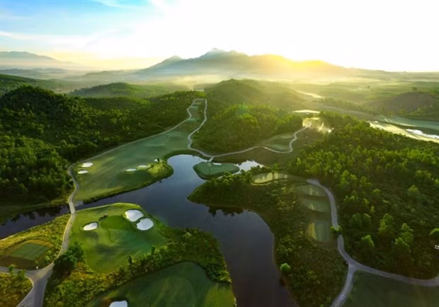 Гольф-клуб Ba Na Hills получил два титула World Golf Awards ảnh 1