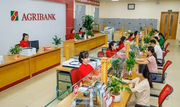 "Большая четверка" снизила процентные ставки по депозитам до самого низкого уровня в банковской системе ảnh 1 "Большая четверка" снизила процентные ставки по депозитам до самого низкого уровня в банковской системе ảnh 1