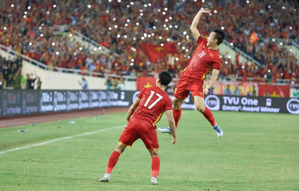 SEA Games 31, мужской футбол: Вьетнам второй раз подряд стал чемпионом ảnh 1