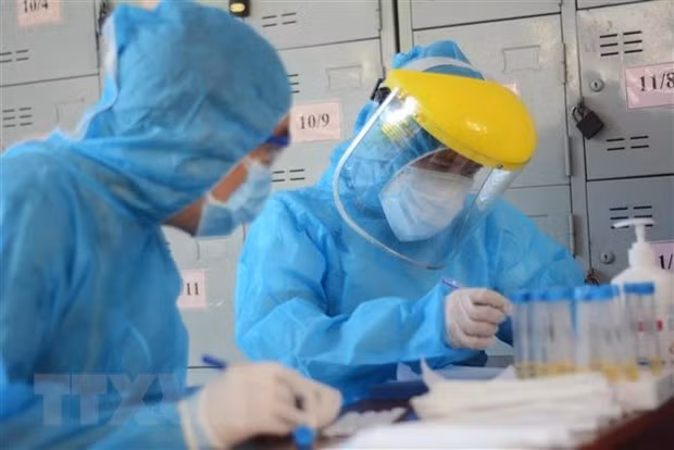 Эффективная борьба Вьетнама против COVID-19 и экономические задачи ảnh 2