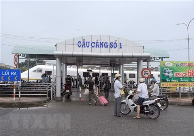 Все туристы с островов Кьенжанга благополучно вернулись на материк ảnh 1 Все туристы с островов Кьенжанга благополучно вернулись на материк ảnh 1