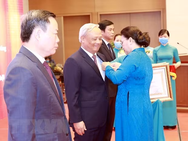 Руководители НС награждены орденами труда ảnh 1