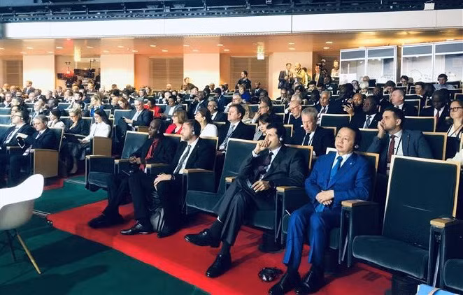 Заместитель премьер-министра Чан Хонг Ха принял участие в открытии Саммита по Новому глобальному финансовому пакту ảnh 1