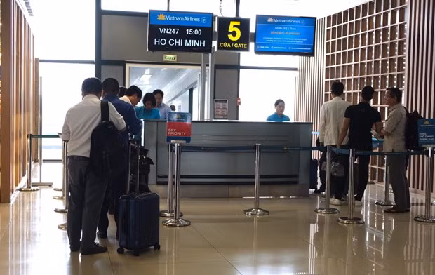 Vietnam Airlines уведомляет пассажиров о выходе на посадку с помощью сообщений в трех аэропортах ảnh 1