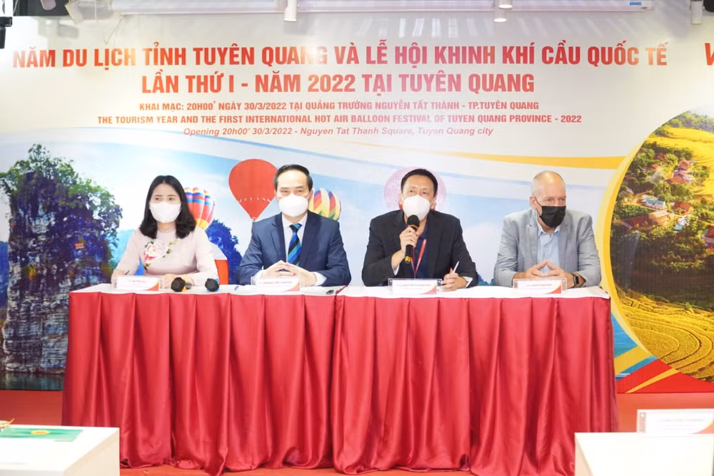 Vietjet сопровождает Международный фестиваль воздушных шаров 2022 года в Туенкуанге ảnh 1
