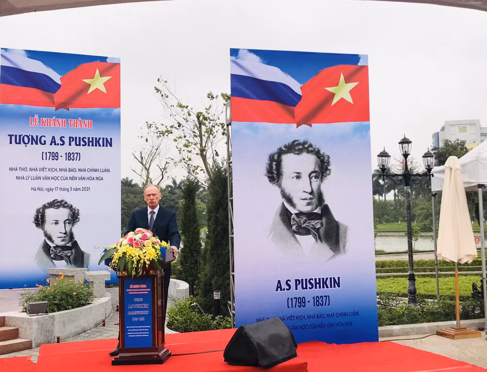Установлен памятник А.С. Пушкину в Ханое ảnh 3
