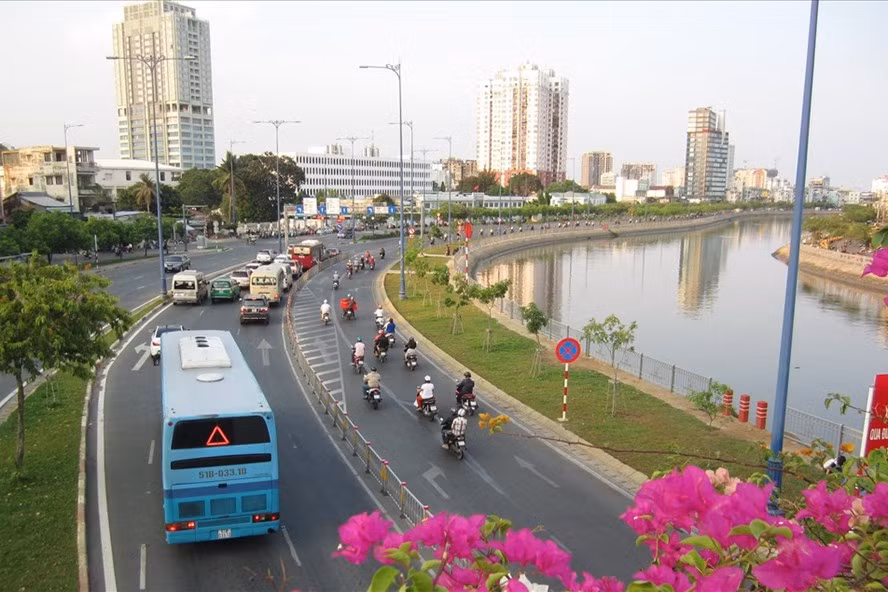 Город Хошимин приоритетно инвестирует в железнодорожные проекты и проекты BRT ảnh 1