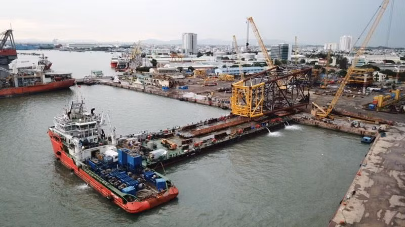 Vietsovpetro доставило два комплекта опор для месторождения «Дракон» ảnh 1