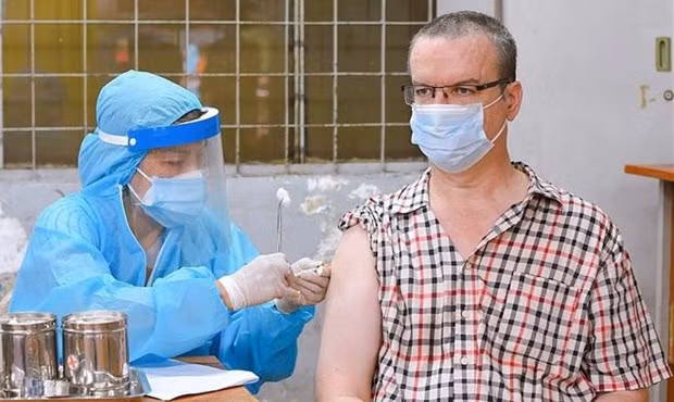 Хошимин будет вакцинировать иностранцев от COVID-19 ảnh 1