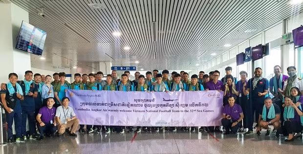SEA Games 32: футбольная команда Вьетнама U22 прибыла в Камбоджу ảnh 1 SEA Games 32: футбольная команда Вьетнама U22 прибыла в Камбоджу ảnh 1