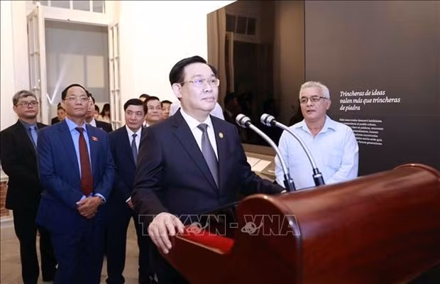 Председатель НС Выонг Динь Хюэ посетил Центр Фиделя Кастро Рус ảnh 2