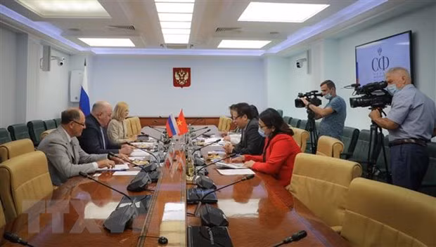 Вьетнам предложил Совету Федерации России способствовать передаче производства вакцин против COVID-19 ảnh 2