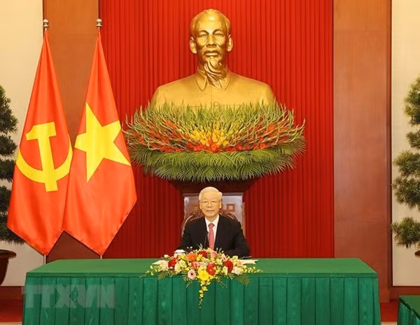 Генеральный секретарь ЦК КПВ Нгуен Фу Чонг провел телефонный разговор с генеральным секретарем ЦК КПК, председателем КНР Си Цзиньпином ảnh 2