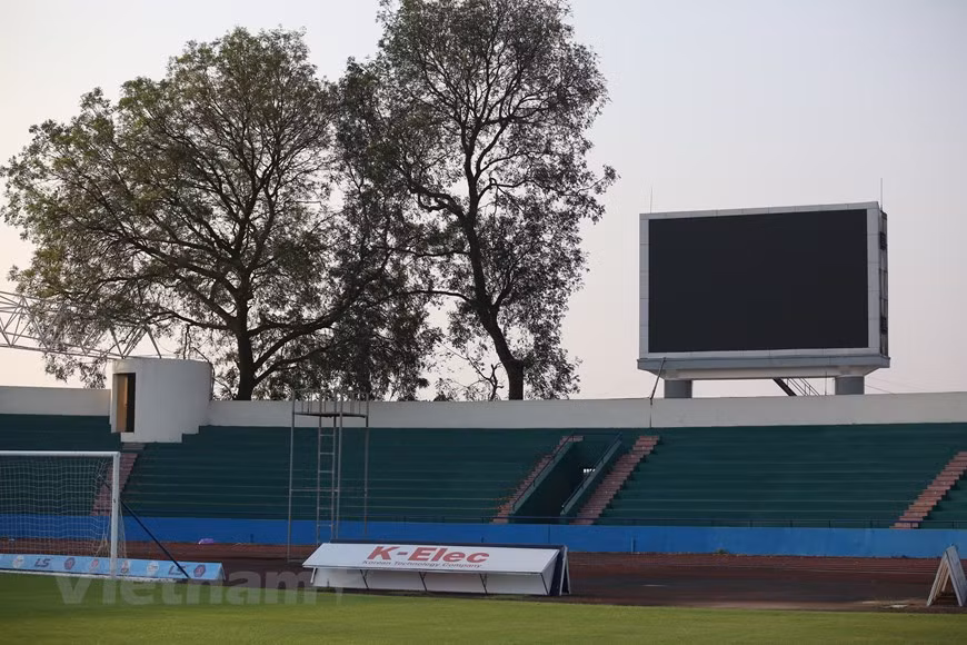 Домашний стадион сборной Вьетнама по футболу до 23 лет на SEA Games 31 в Футхо. ảnh 13