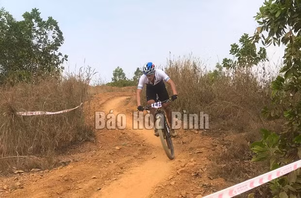 Хоабинь завершает строительство велосипедных площадок для SEA Games 31 ảnh 1 Хоабинь завершает строительство велосипедных площадок для SEA Games 31 ảnh 1