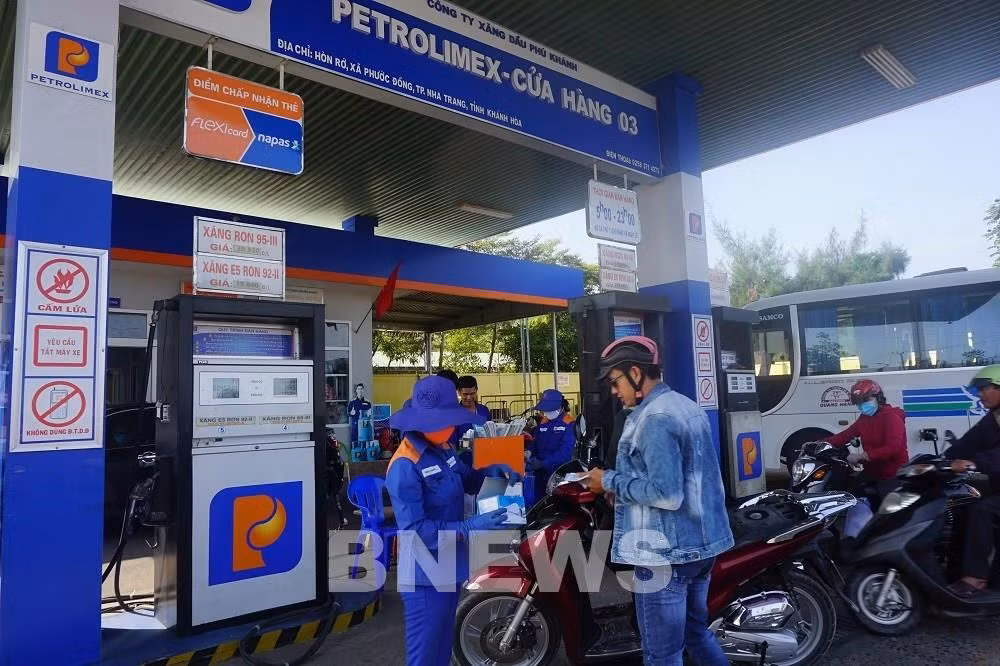 Petrolimex планирует увеличить прибыль на 42% в 2023 году ảnh 1