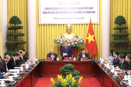 Обнародование Указа Президента о 12 законах (Фото: ВИА)