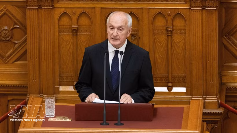 Господин Андраш Бака выступает перед Национальным собранием Венгрии в Будапеште после избрания Президентом, 11 августа 2026 года. (Фото: Синьхуа/ВИА)