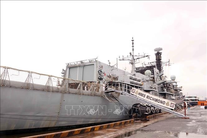 Корабль HMS Richmond Королевских ВМС Великобритании прибыл в порт Хошимина. (Фото: ВИА)