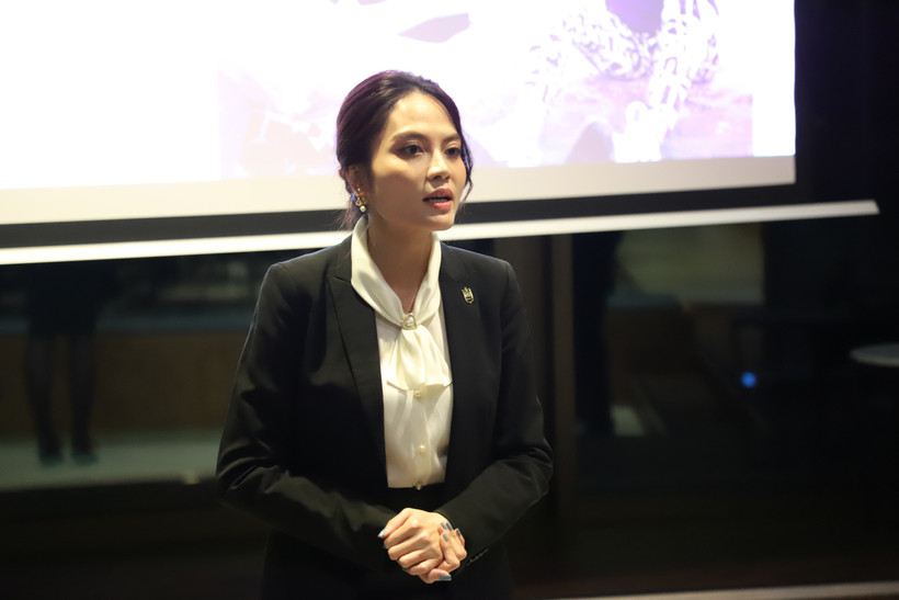 Кристин Ле, председатель VIFA и основатель, генеральный директор компании по управлению активами Eastern Horizon, открывает семинар. (Фото: ВИА)