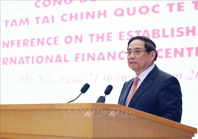 Премьер-министр Фам Минь Тьинь выступает с руководящими указаниями. (Фото: ВИА)