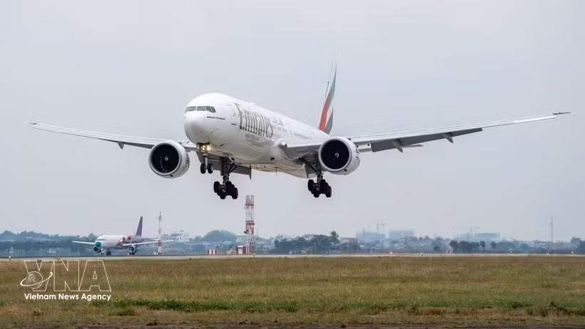 Самолёт авиакомпании Emirates (Объединённые Арабские Эмираты, ОАЭ) в международном аэропорту Нойбай. Фото: ВИА