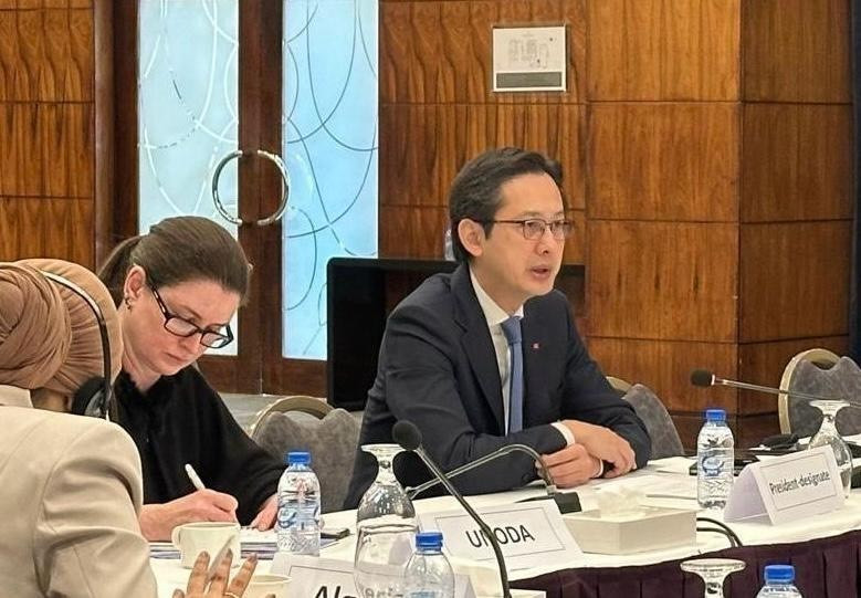 Посол До Хунг Вьет, Глава Постоянного представительства Вьетнама при ООН, назначенный председатель Обзорной конференции по ДНЯО, председательствует на семинаре. (Фото: ВИА)