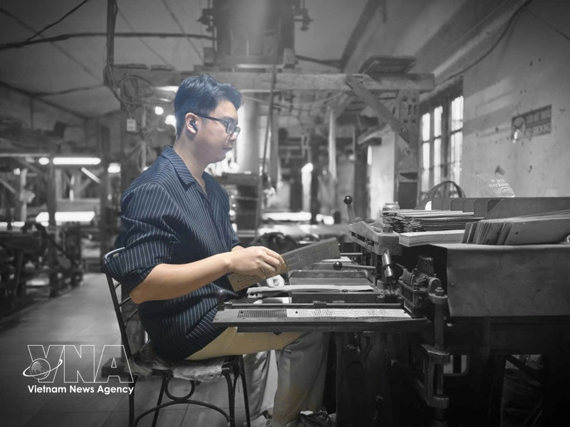 Деревня шёлкового ткачества Ванфук внедряет технологии и цифровую трансформацию в производстве. (Фото: ВИА)