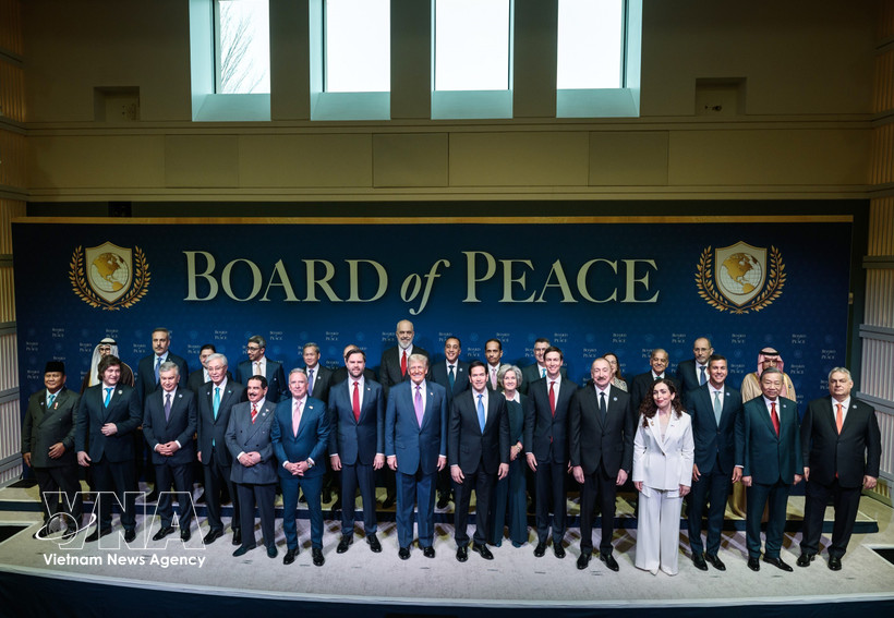 Генеральный секретарь То Лам и главы делегаций присутствуют на заседании открытия Совета мира по Газе. (Фото: ВИА)