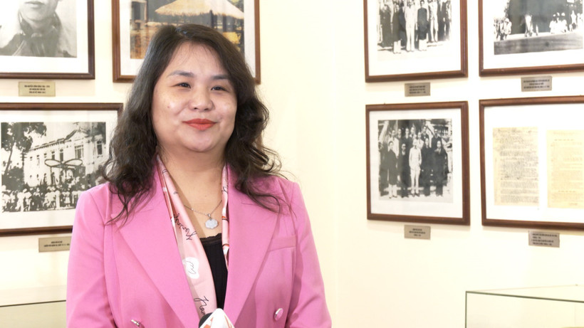 Доктор Нгуен Куинь Лиен отвечает на вопросы о мероприятиях по подготовке к выборам депутатов Национального собрания (НС) XVI созыва и депутатов народных советов всех уровней на срок полномочий 2026–2031 годов. (Фото: ВИА)