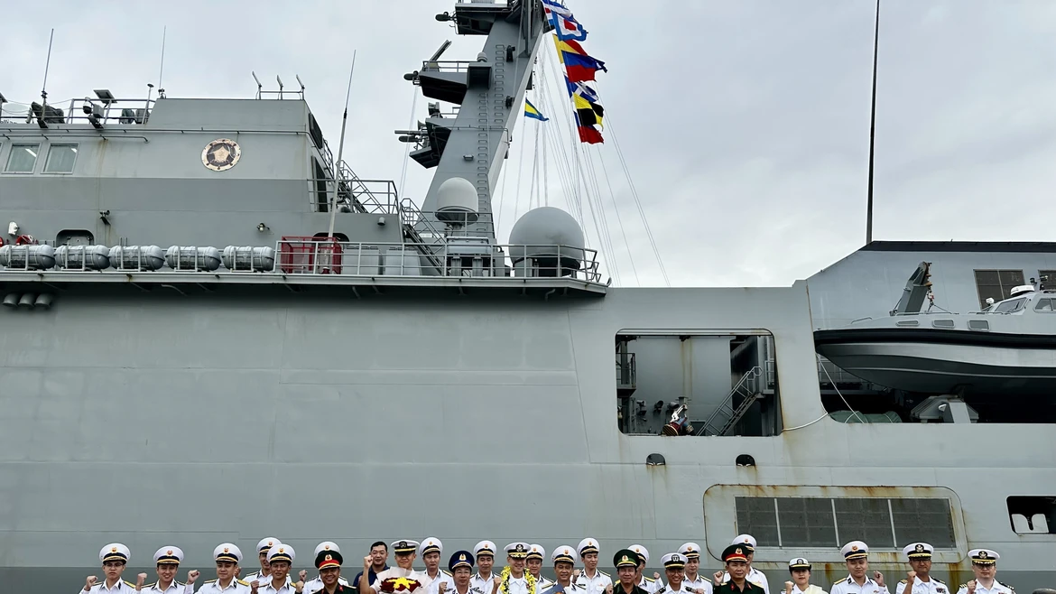 Церемония встречи офицеров и матросов учебного корабля ВМС Республики Корея, прибывших с дружественным визитом в город Дананг. (Фото: ВИА)