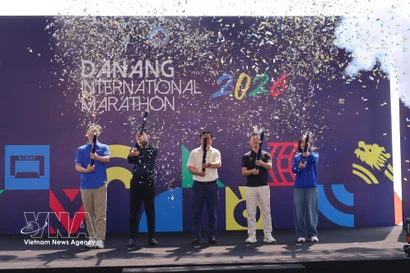 Делегаты выполняют церемонию открытия соревнования. (Фото: ВИА)